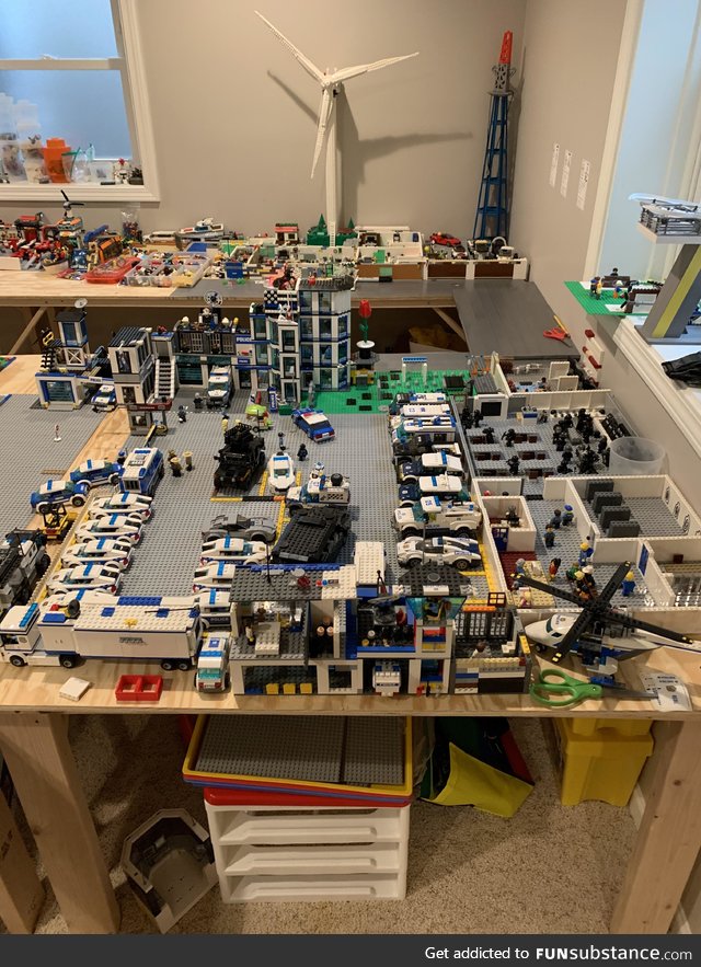 Here is my LEGO police station. I hope you like it!