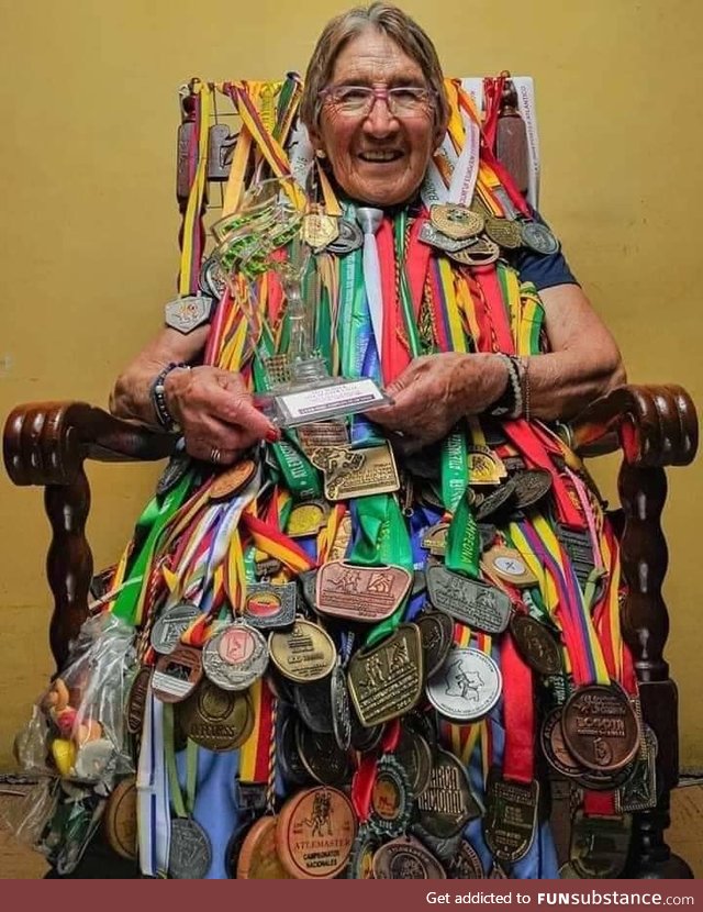 83 years,30 years of sports career, 320 Medals!! Elvia Navas!!
