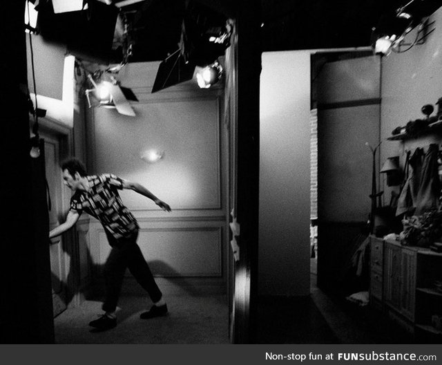 Kramer making one of his iconic entrances, one of the greatest behind-the-scenes images