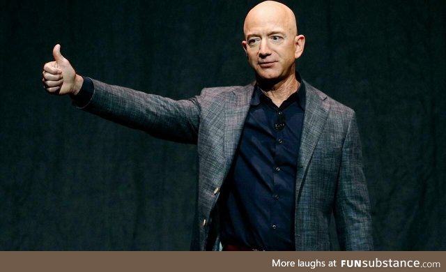 Jeff Bezos gives a rousing speech to the Interplanetary Small pen*s Alliance