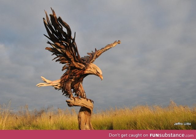 Incredible eagle sculpture
