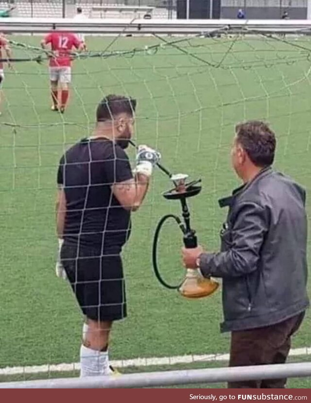 This goalkeeper smoking a hookah in the middle of a match