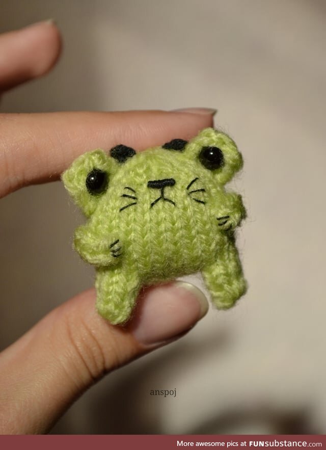 Froggos '23 #214 - Tiny Knitted Crog (Cat Frog)