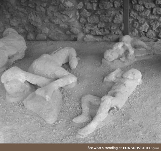 People play "Floor is Lava" in Pompeii,