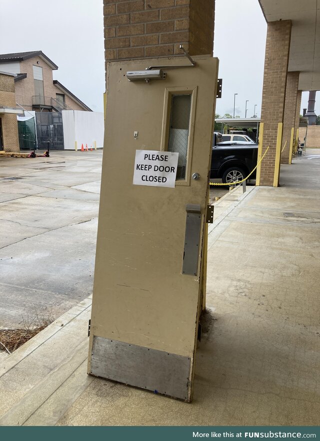 Please keep door closed