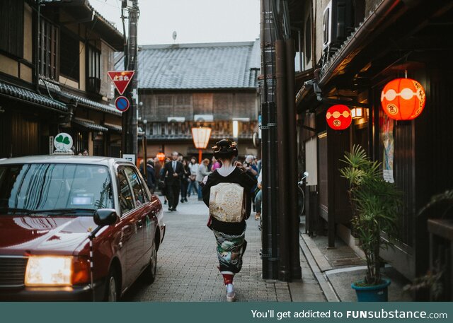 Gion hanamikoji street, kyoto, japan