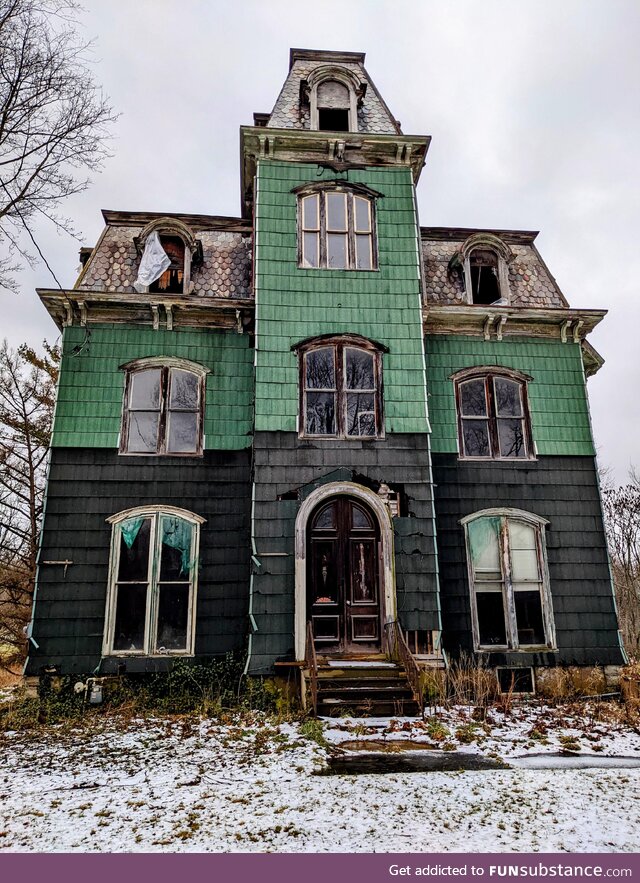 Abandoned house, upstate NY