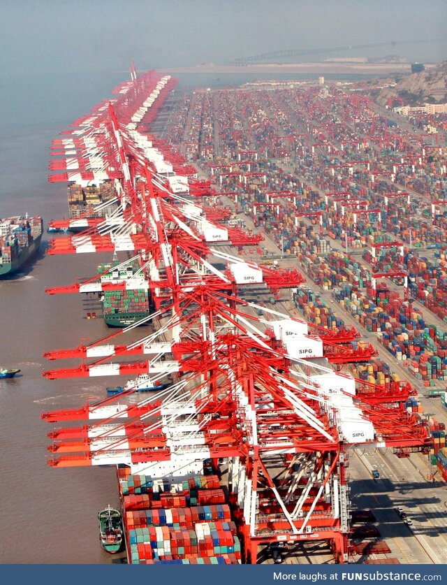 Yangshan Port in Hangzhou Bay south of Shanghai [2,003 x 2,525]