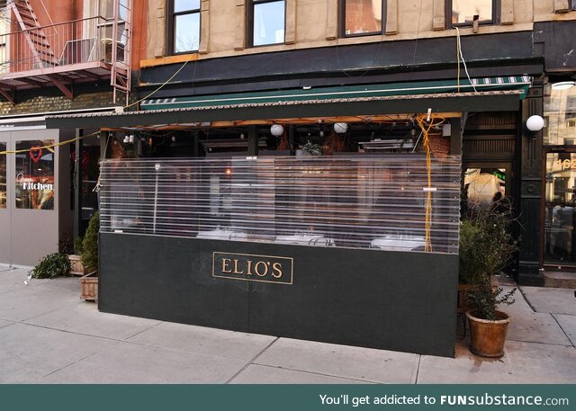 Elio’s restaurant in Manhattan, that allowed unvaccinated Sarah Palin to eat there
