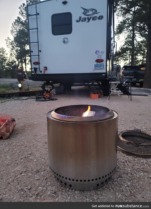 Solo stove giving a thumbs up