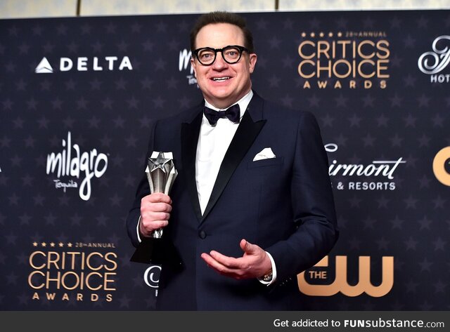 Brendan Fraser with his Critics Choice Award for The Best Actor