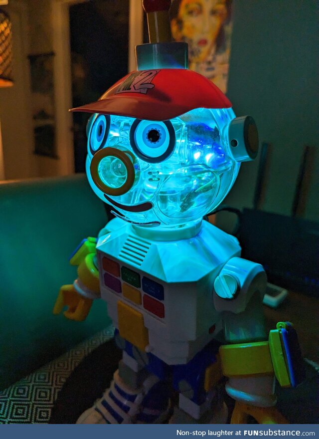 I turned a partially busted 1990s kids robot (My Pal 2) into an RGB lamp