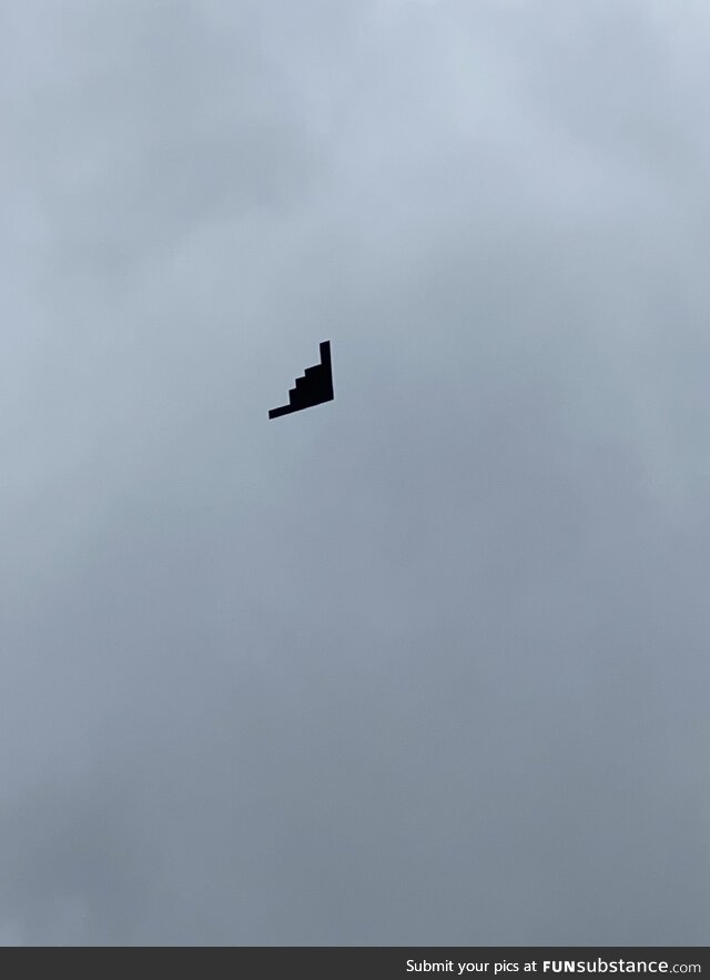 [OC] Spotted a B2 Bomber today. Too bad it's not on its way to Russia to take out Putin