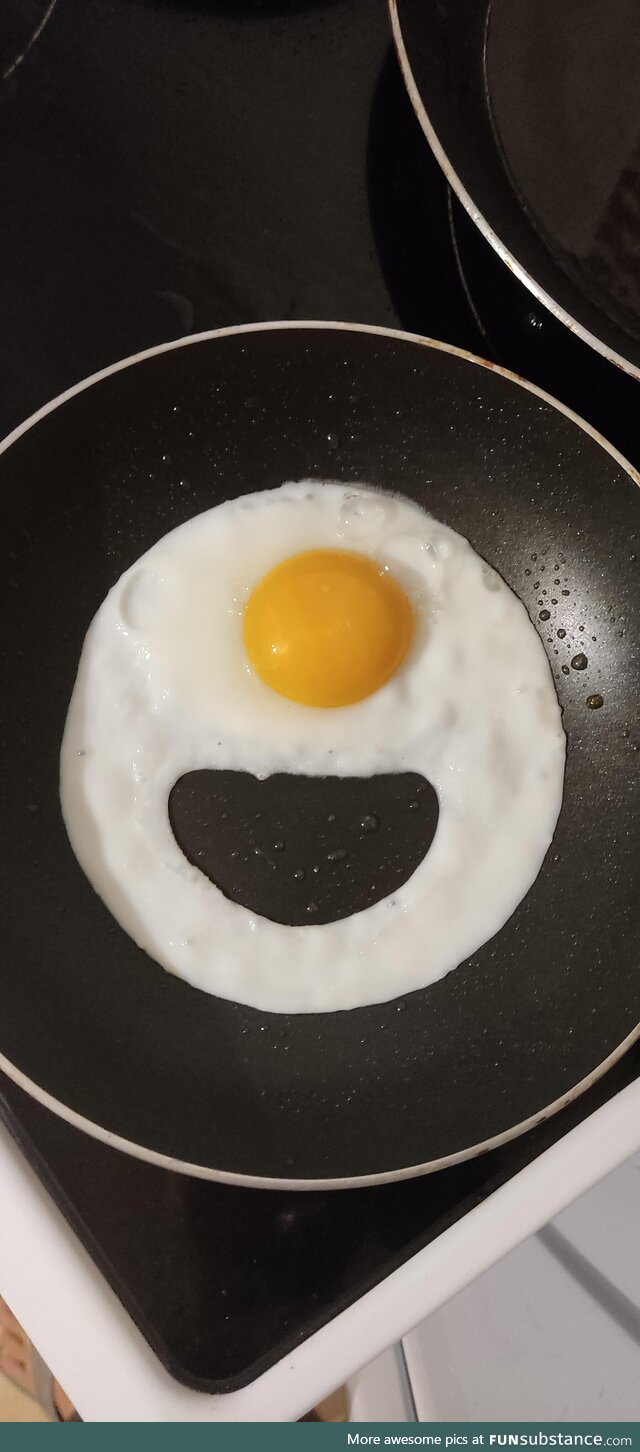 My fried egg turned out to be a smiling ciclope
