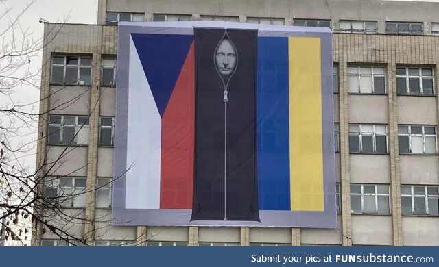 Putin in a body bag alongside the Czech and Ukrainian flags on the side of the Czech Int