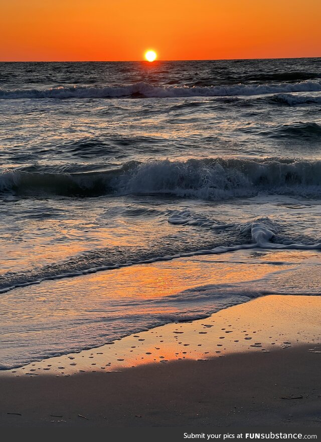 [OC] Gulf Coast sunset. Clearwater Beach FL USA. Taken with an iPhone 13 pro, no filter,