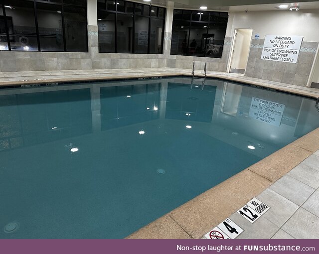 An indoor hotel pool with no people *chefs kiss