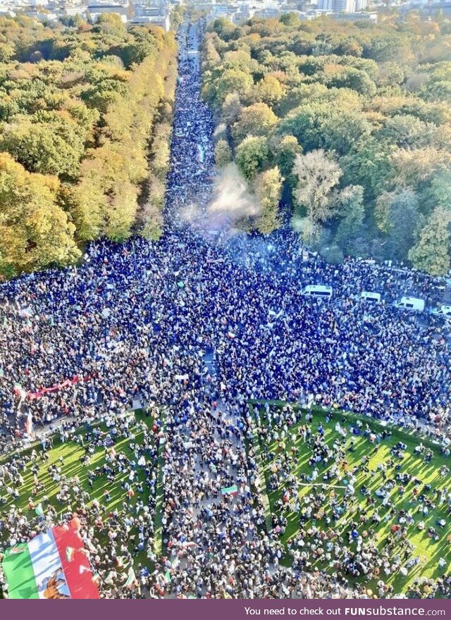 This is what supporting the voiceless looks like. Iranian demonstration in Berlin