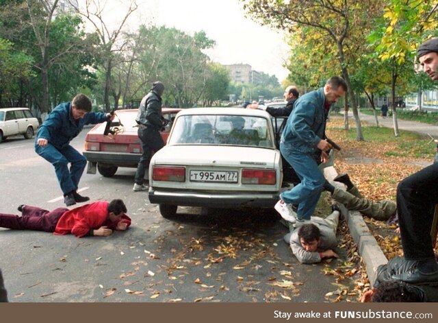 Police vs bandits Moscow 1993