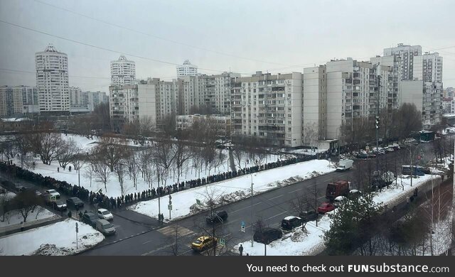 The queue for Navalny's funeral