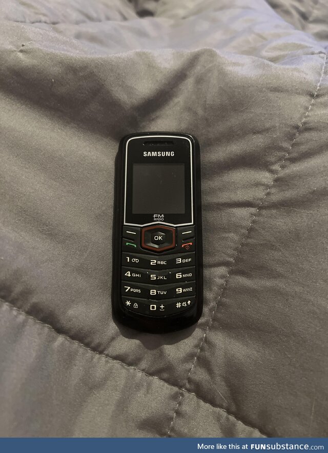 Found an ancient relic of the past (OC) this was my very first cell phone