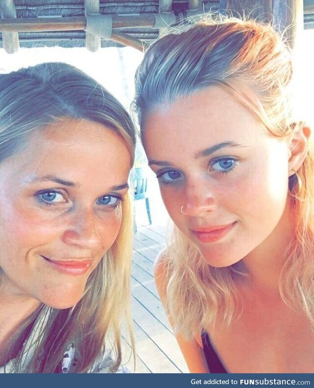 Reese Witherspoon's daughter looks like her clone