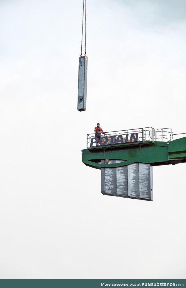 [OC] Loading ballast into a crane