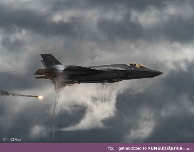 F-35A dispenses Flares