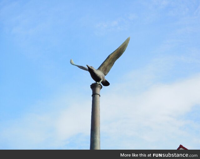 A seagull statue