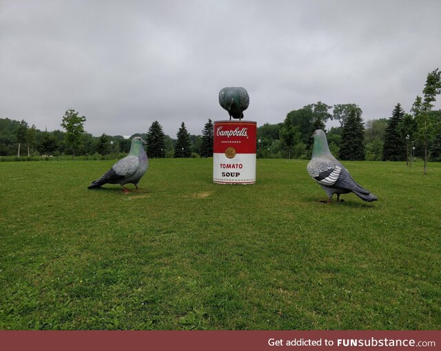 Statue: Campbell's soup can with pigeons in Québec City