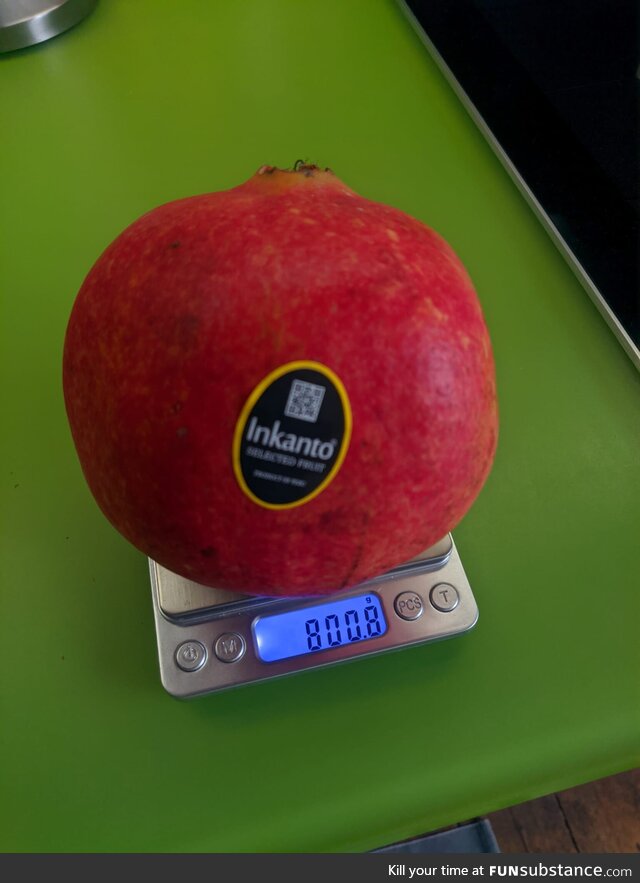 How heavy is the pomegranate? 1 BOOB