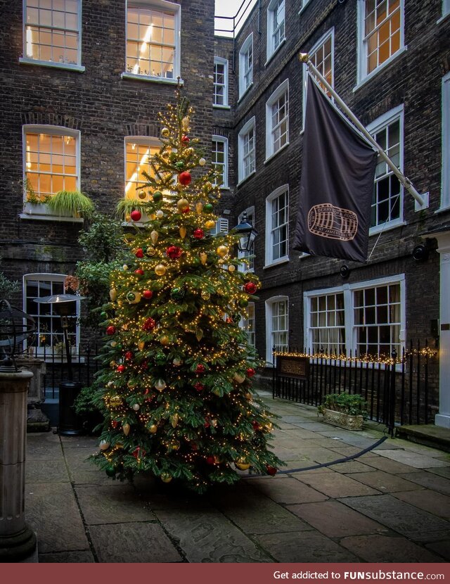 It's Christmas around every London corner - St. James's street