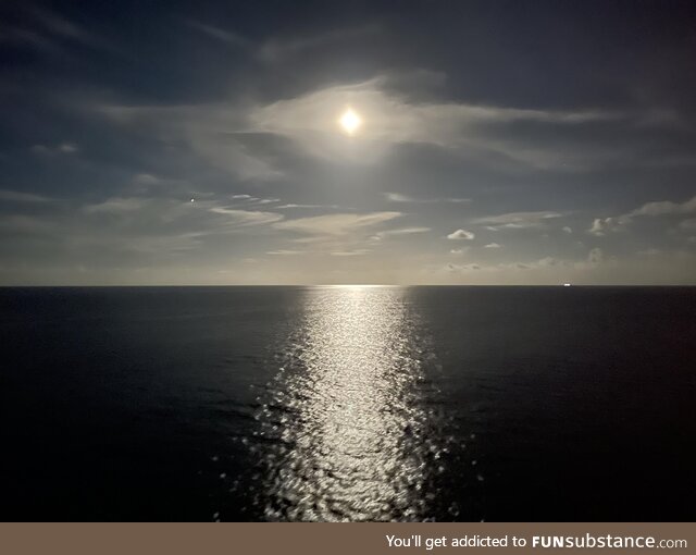 [OC] On a cruise and the moon looks pretty wild tonight