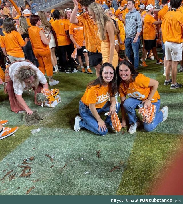 A Tennessee fan taking a souvenir after winning over Alabama