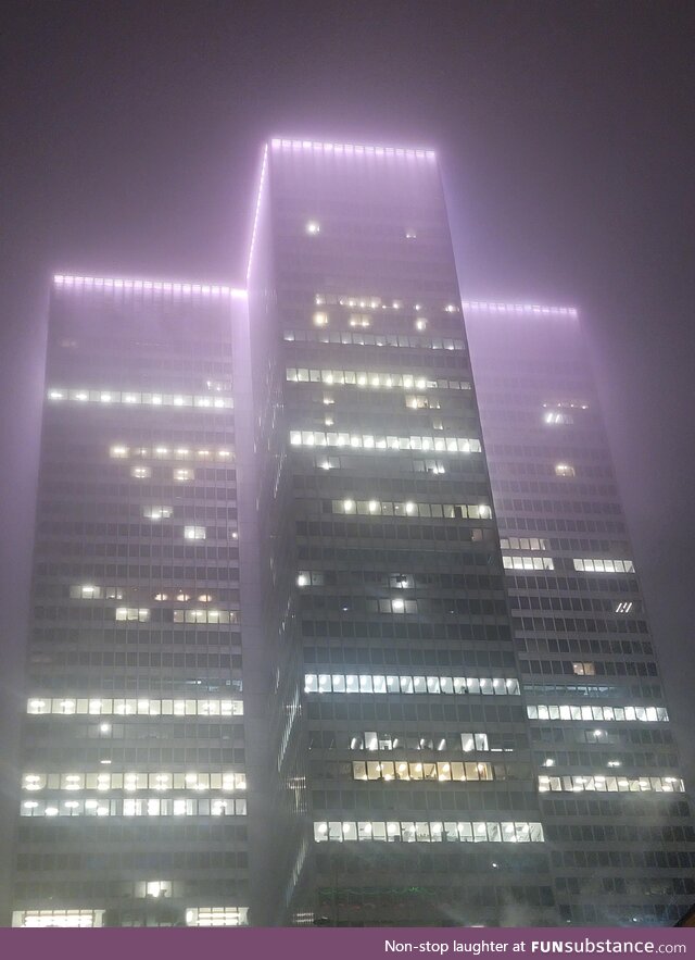 Light + rain + building = good picture (Montreal,Canada)