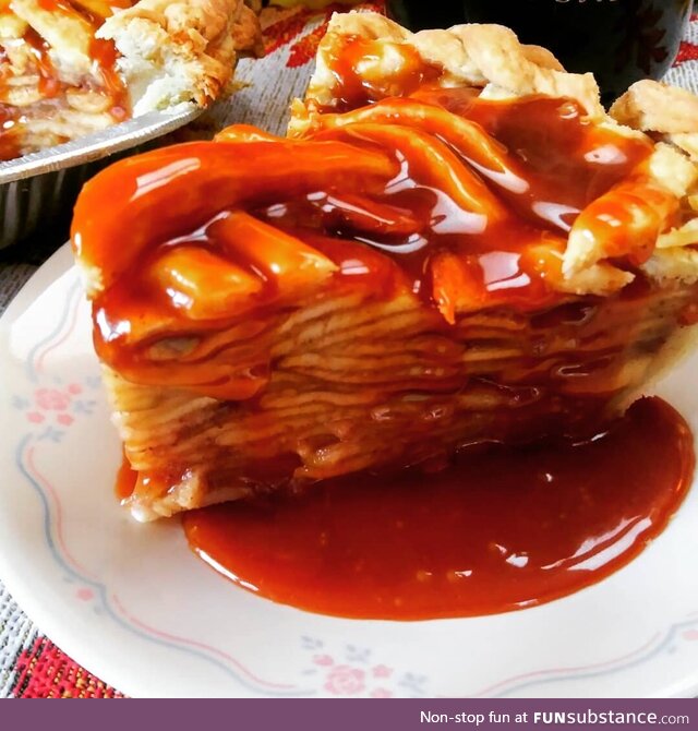 [homemade] salted caramel apple pie