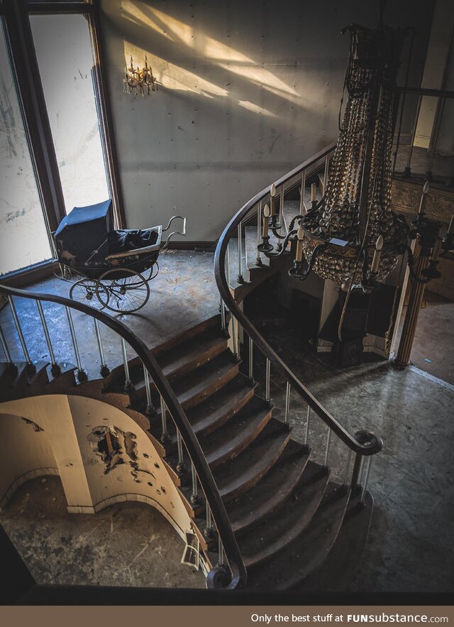 Abandoned mansion [oc]