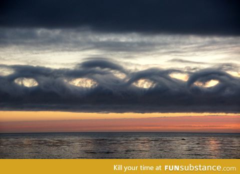 Unusual wavelike cloud formation