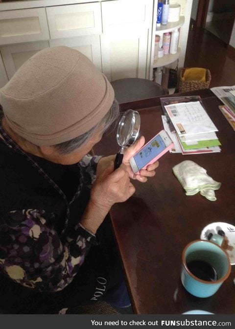 My 90 year old grandma from Japan, showing us how she zooms in with an iPhone