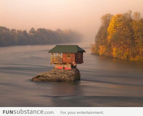 Amazing River House In Serbia