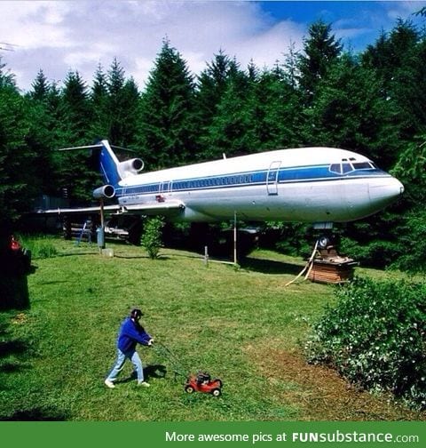 Man turns Boeing 727 into his home
