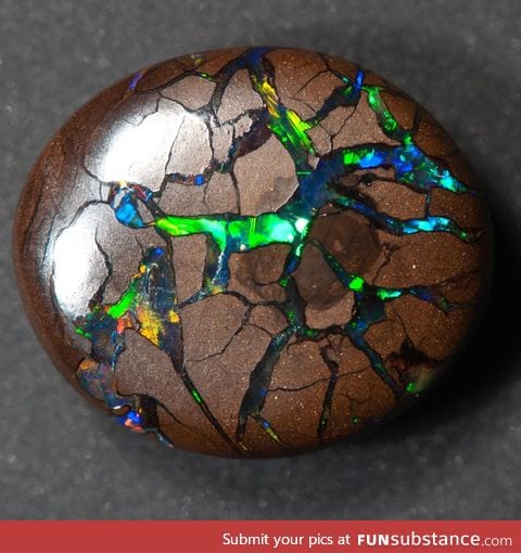 Boulder opal