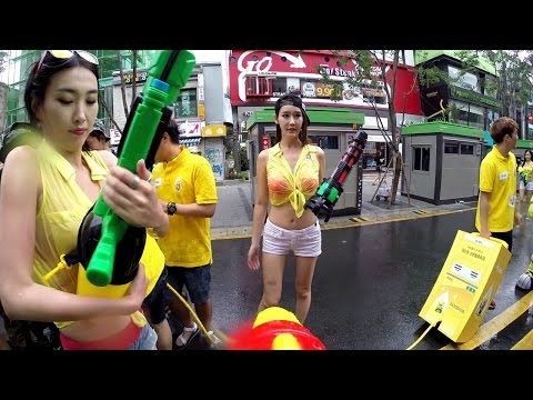 Awesome water gun fight in South Korea