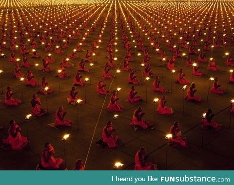 A hundred thousand monks in meditation for a better world