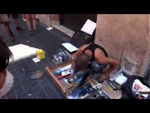 Street artist in Rome makes something really beautiful with spray paint