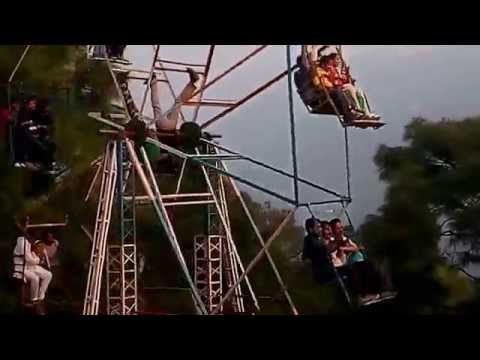 This is how fearless Indians ride the ferris wheel !!