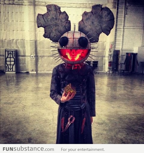 Halloween doing it like Deadmau5