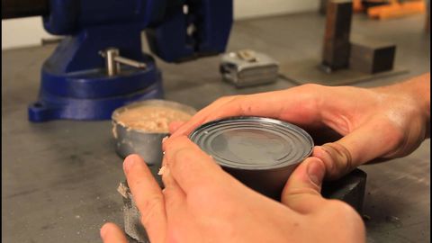 How to open a can with your bare hands