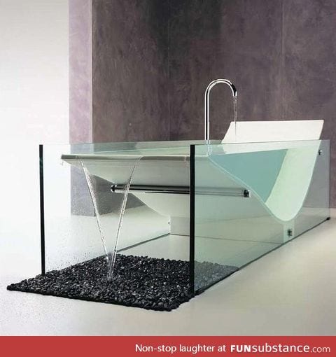 Chaise bathtub