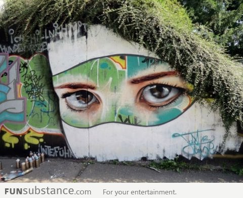 The most realistic eyes I've seen on a graffiti wall